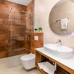 Apartment 1 Bedroom Lovely In *