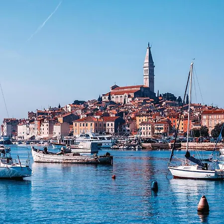 Apartment Stunning In With Kitchen Rovinj