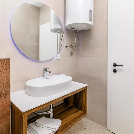 Lovely Apartment In Rovinj With Wifi *