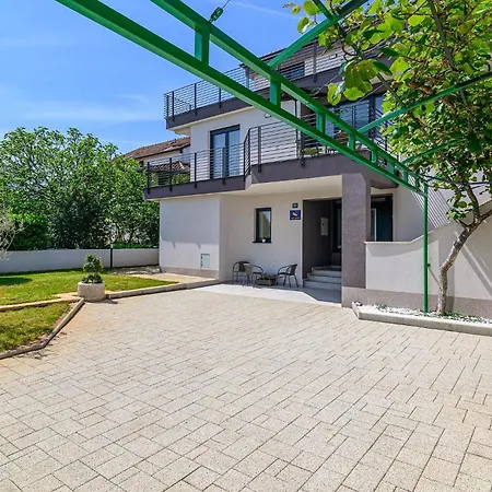 Daire 1 Bedroom Awesome In *